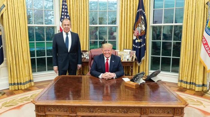 How did trump decorate oval office