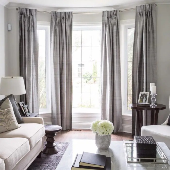 How to decorate a bay window with curtains