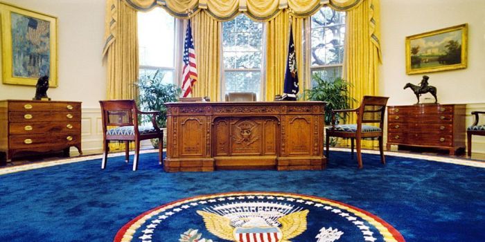 How did trump decorate oval office