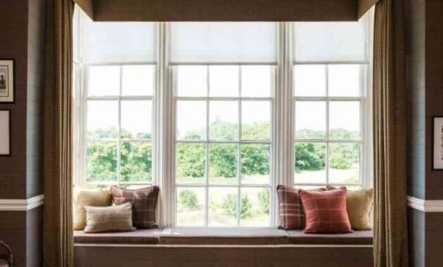 How to decorate a bay window with curtains