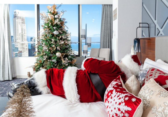 How to decorate a hotel room for christmas