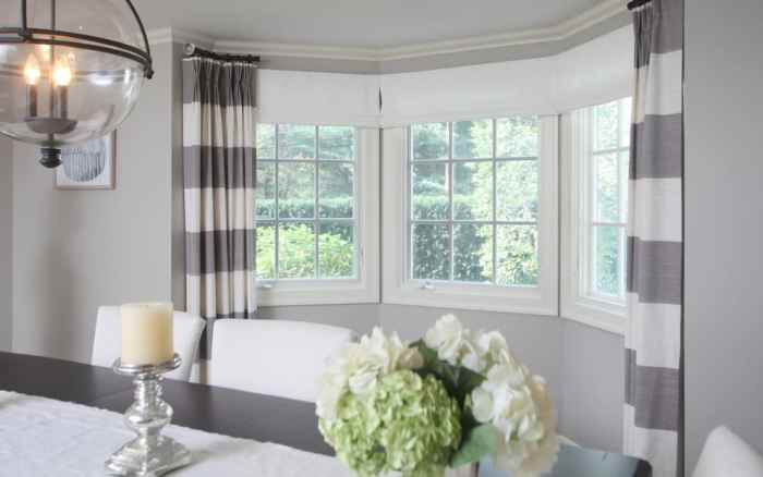 How to decorate a bay window with curtains